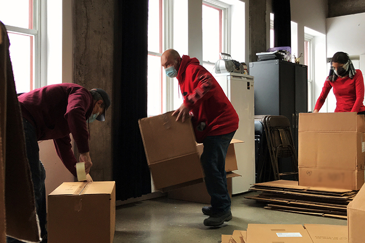 Preparing food boxes