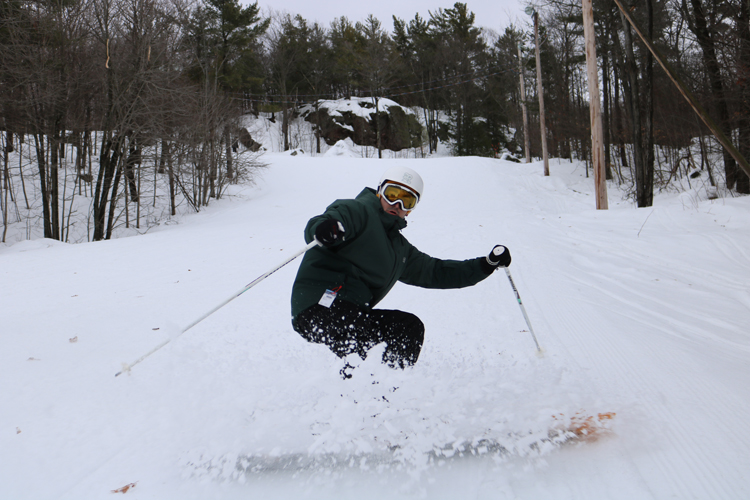 Brendan Mergl coming to a stop while skiing at Mont-Rigaud