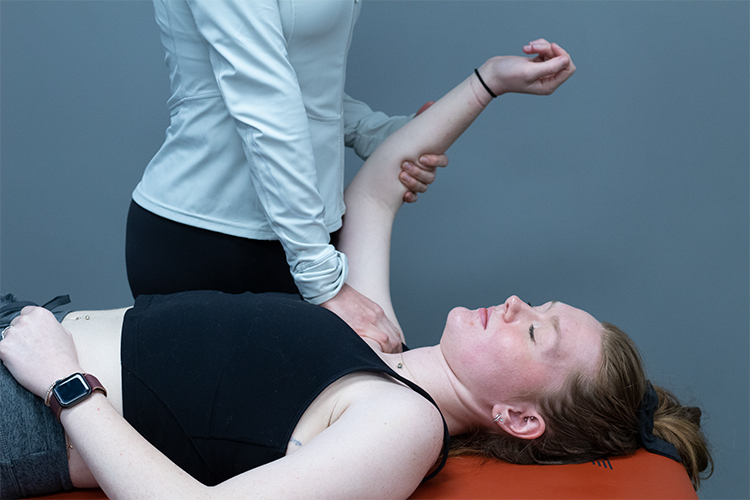 Athletic therapy shoulder treatment