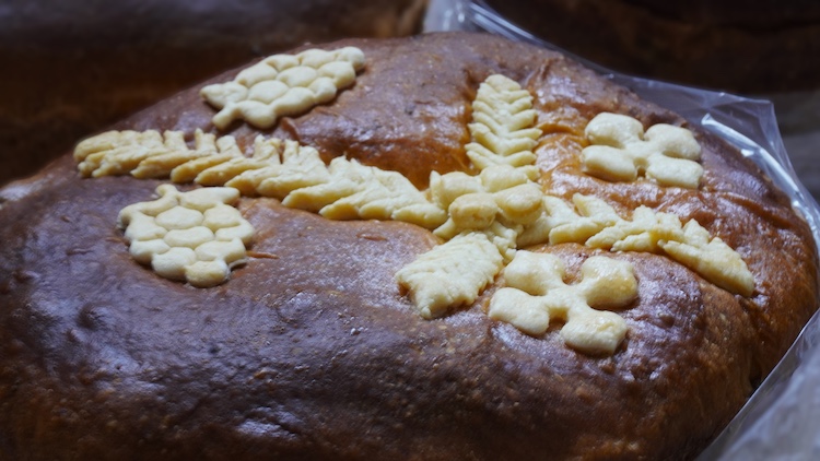 A paska bread.
