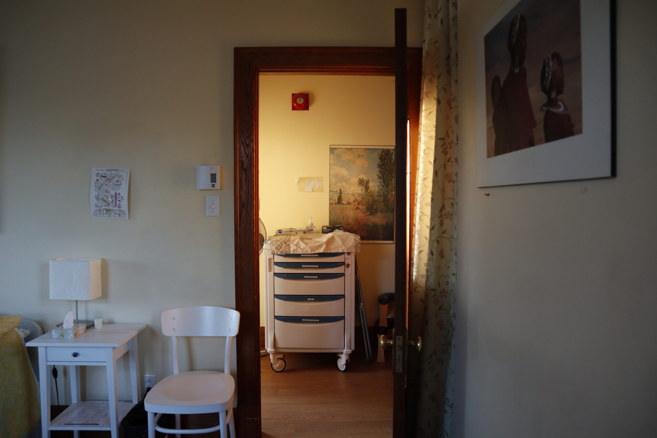 horizontal image of a hallway in the Côte-des-Neiges Birthing Centre